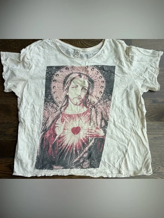Magnolia Pearl RARE COLLECTIBLE T SHIRT Graphic Sacred Heart Jesus Graphic Tee - Picture 3 of 5